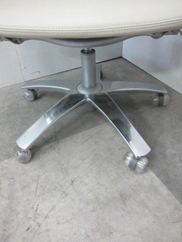 Knoll（ノール）可動肘付きライフチェア 商品画像7