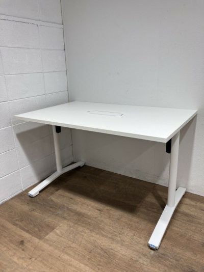 コクヨビエナ（VIENA）シリーズ ミーティングテーブル 商品画像1