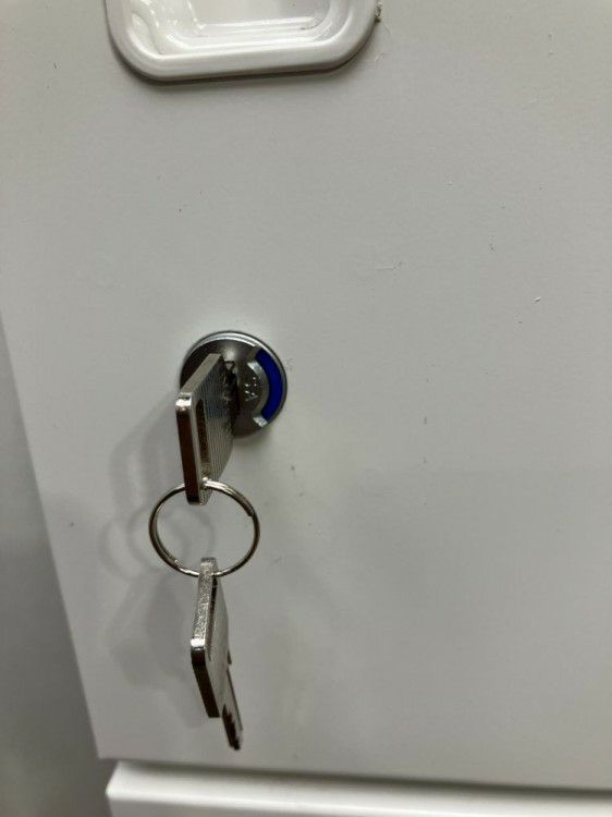 イトーキ天板付6人用パーソナルロッカー 商品画像8