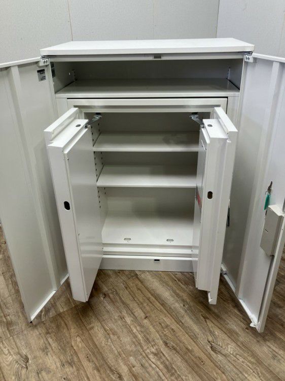 イトーキシンラインシリーズ 天板付き両開き書庫 商品画像4