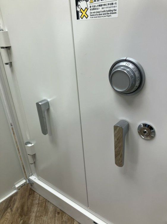 イトーキシンラインシリーズ 天板付き両開き書庫 商品画像8