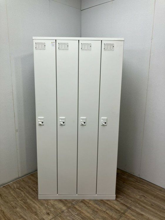 イトーキクローレシリーズ ダイヤル式4人用ロッカー 商品画像1
