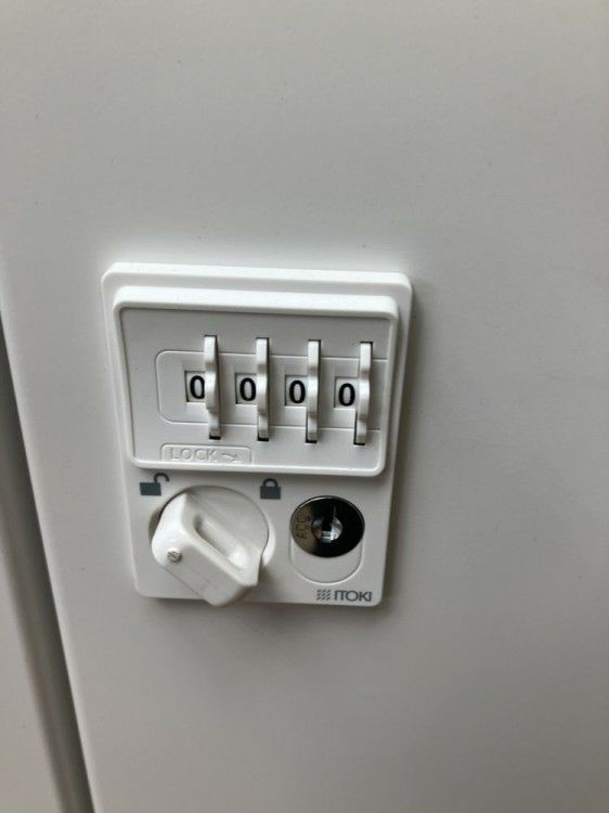 イトーキクローレシリーズ ダイヤル式4人用ロッカー 商品画像8