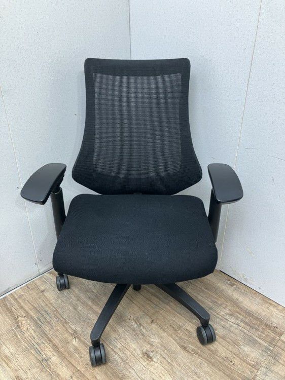 イトーキf(エフチェア)シリーズ 可動肘付エフチェア 商品画像3