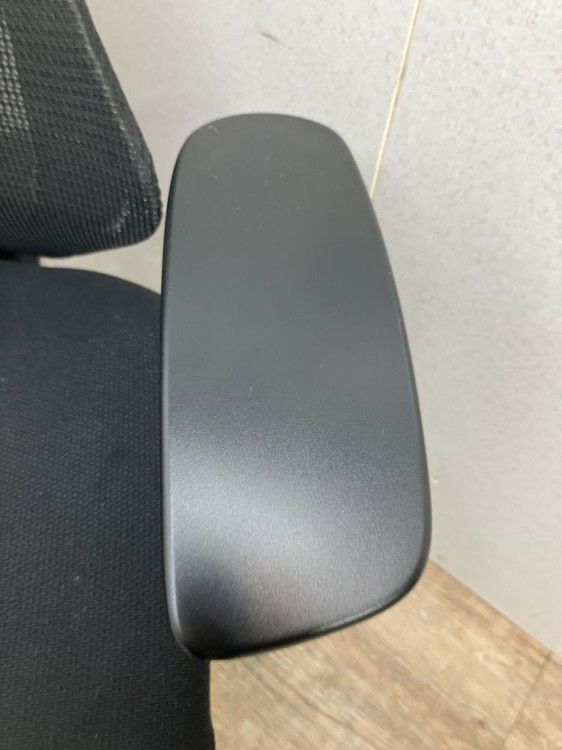 イトーキf(エフチェア)シリーズ 可動肘付エフチェア 商品画像4