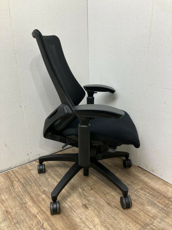 イトーキf(エフチェア)シリーズ 可動肘付エフチェア 商品画像9