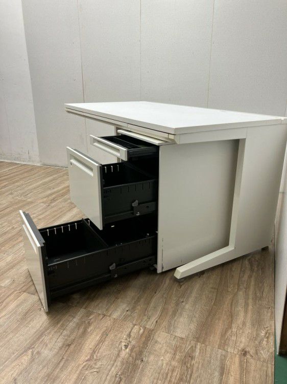 オカムラADVANCE（アドバンス）シリーズ 1400平デスク+ワゴンセット 商品画像7