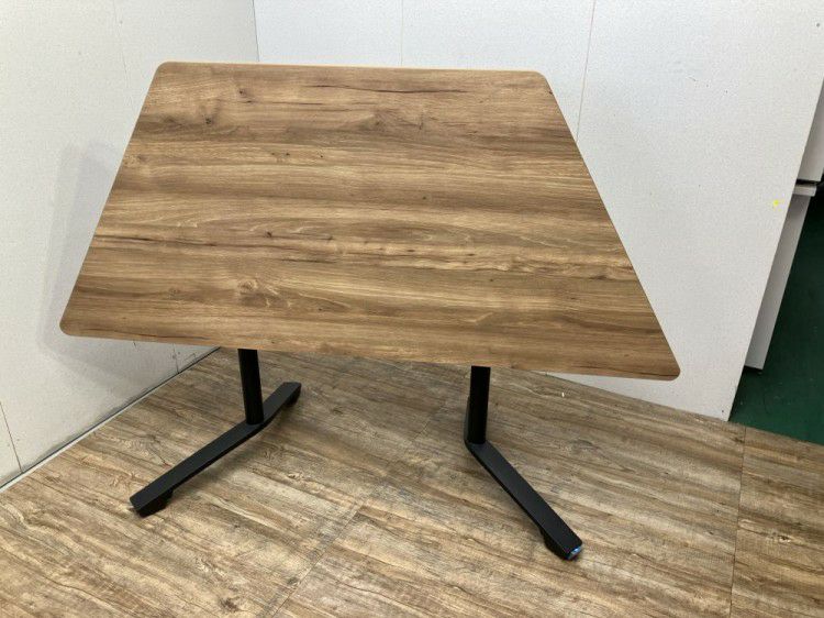 コクヨイニシアシリーズ 台形サイドスタックテーブル 商品画像1