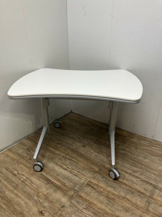 コクヨアットラボシリーズ リボン型サイドスタックテーブル 商品画像1