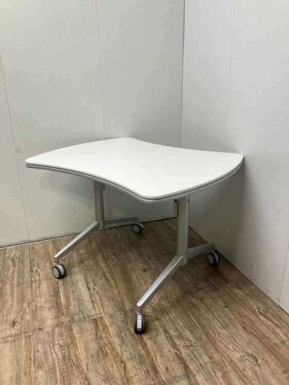 コクヨアットラボシリーズ リボン型サイドスタックテーブル 商品画像2