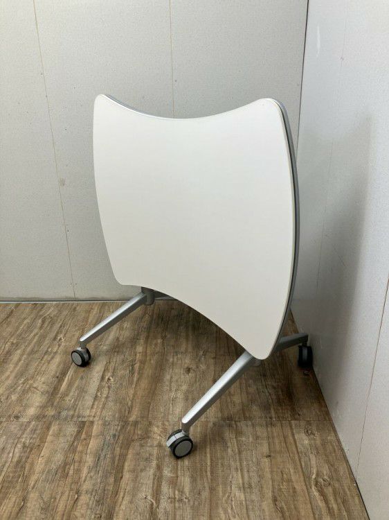 コクヨアットラボシリーズ リボン型サイドスタックテーブル 商品画像5