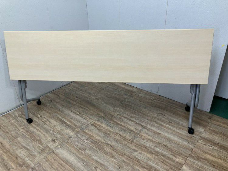 オカムラ1800サイドスタックテーブル 商品画像1