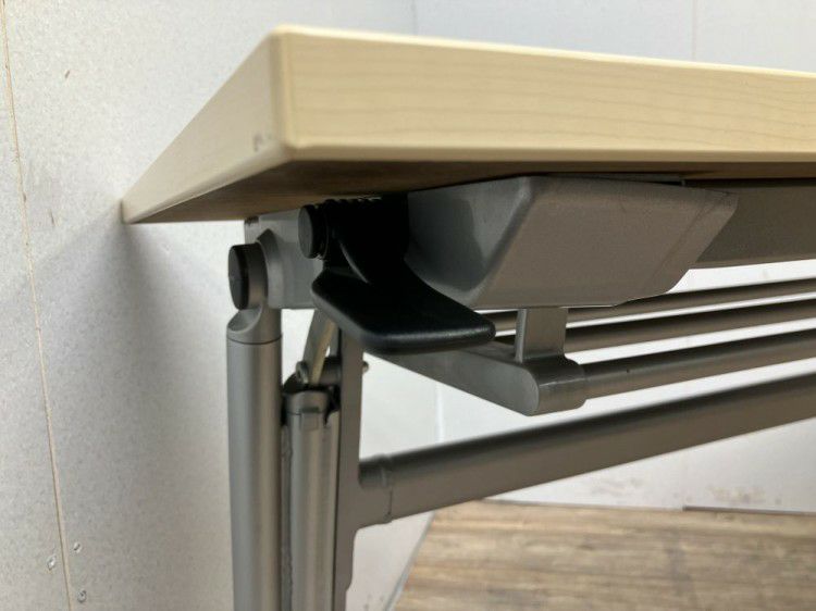 オカムラ1800サイドスタックテーブル 商品画像9