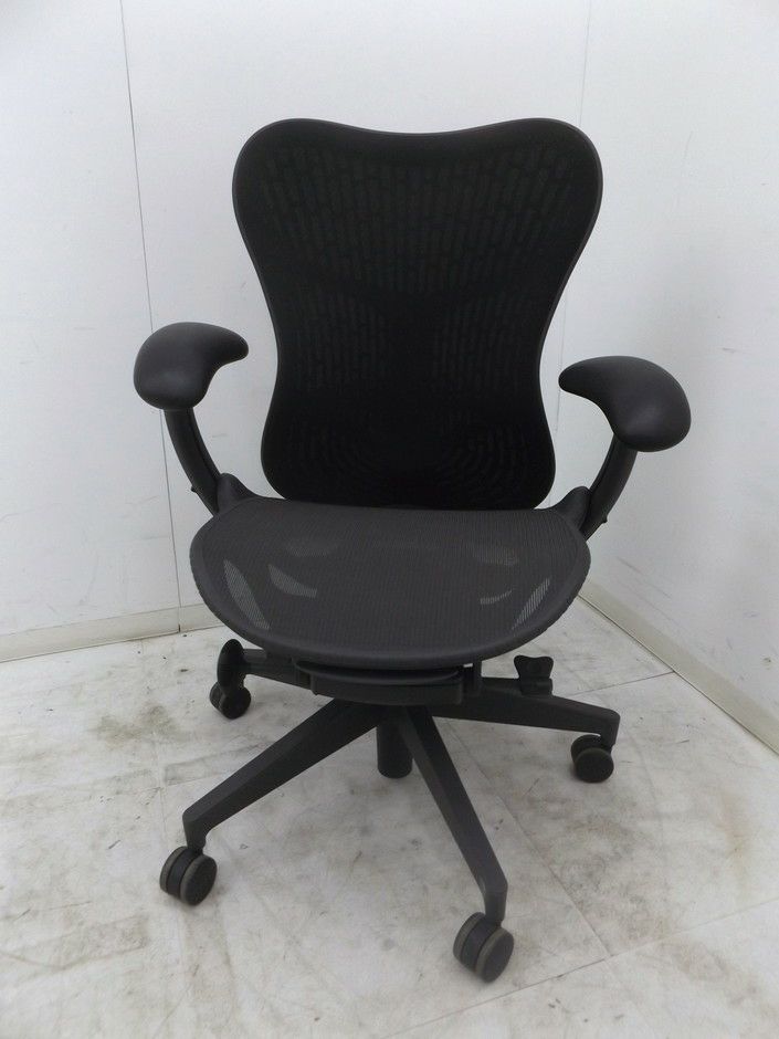 HermanMiller（ハーマンミラー）Mirra 2 Chairs（ミラ2チェア） 肘付ミラ2チェア 商品画像1