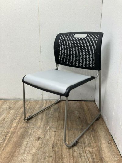 トヨスチールスタッキングチェア 商品画像1