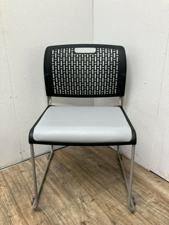 トヨスチールスタッキングチェア 商品画像2