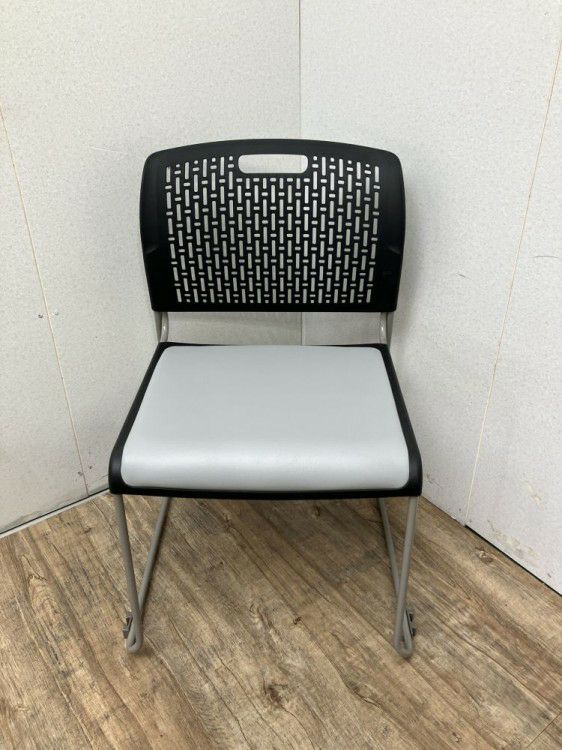 トヨスチールスタッキングチェア 商品画像3