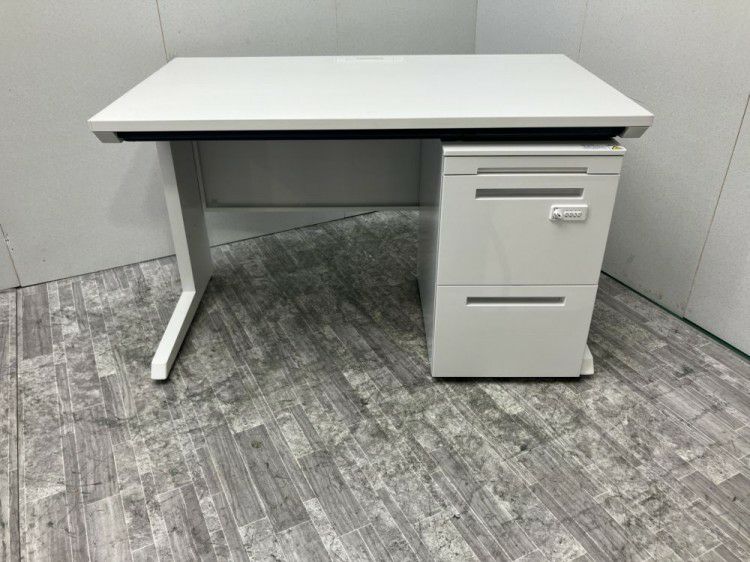 イトーキCZRシリーズ 1200平デスク+ワゴンセット 商品画像1