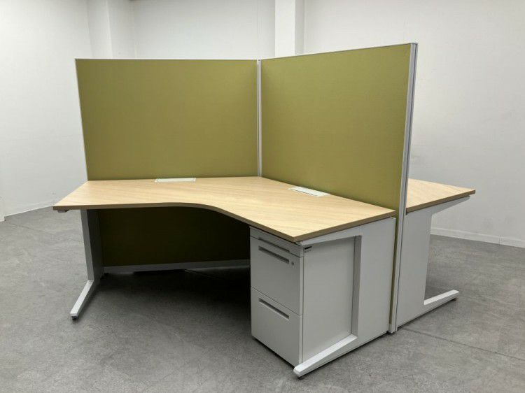 イトーキインステートシリーズ 3人用ブーメランデスク+ワゴンセット 商品画像1