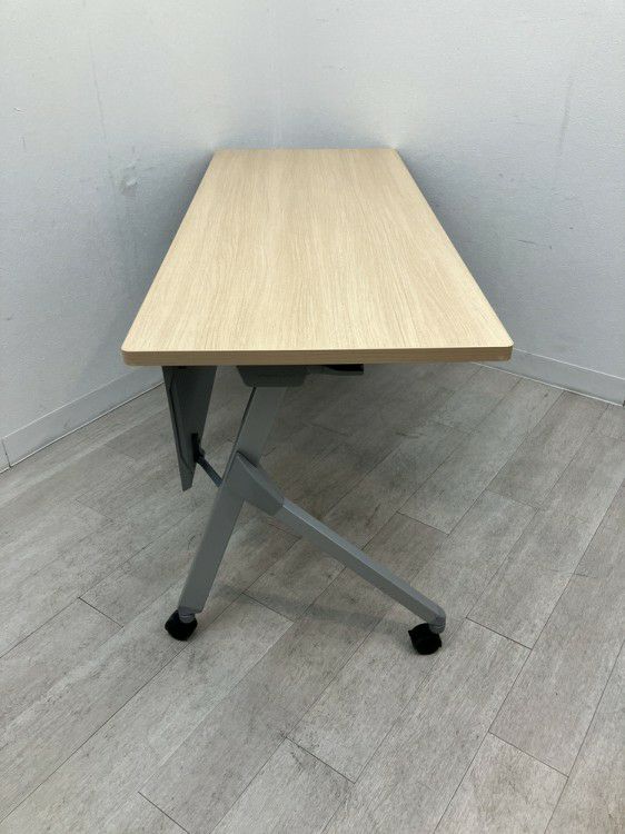 オカムラFLAPTOR(フラプター)シリーズ 1500平行スタックテーブル 商品画像5