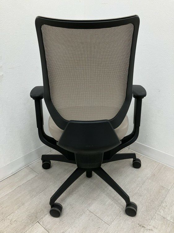 コクヨing(イング)チェア 可動肘付イングチェア 商品画像4