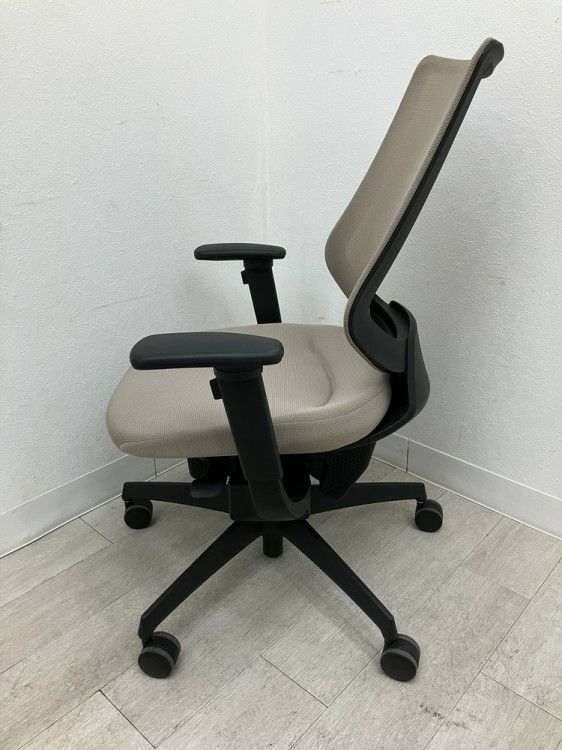 コクヨing(イング)チェア 可動肘付イングチェア 商品画像5