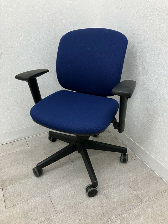 プラスプリセアシリーズ 可動肘付プリセアチェア 商品画像1