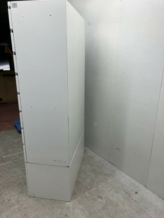 オカムラレクトラインシリーズ ラテラル付き24人用貴重品ロッカー 商品画像4