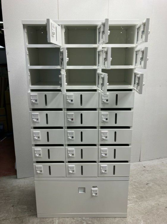 オカムラレクトラインシリーズ ラテラル付き24人用貴重品ロッカー 商品画像6