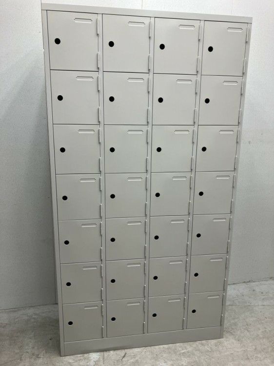 イトーキ28人用扉付きシューズロッカー 商品画像1