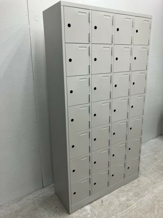 イトーキ28人用扉付きシューズロッカー 商品画像2