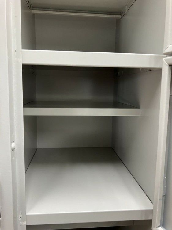 イトーキ28人用扉付きシューズロッカー 商品画像7