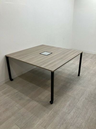 オカムラAption Free(アプションフリー)シリーズ 1400ミーティングテーブル 商品画像1