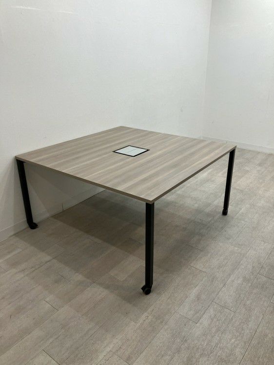 オカムラAption Free(アプションフリー)シリーズ 1400ミーティングテーブル 商品画像1