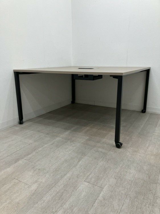 オカムラAption Free(アプションフリー)シリーズ 1400ミーティングテーブル 商品画像8