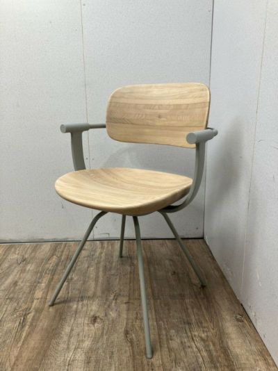 イトーキvertebra03（バーテブラ03 ）シリーズ 肘付バーテブラ03チェア 商品画像1