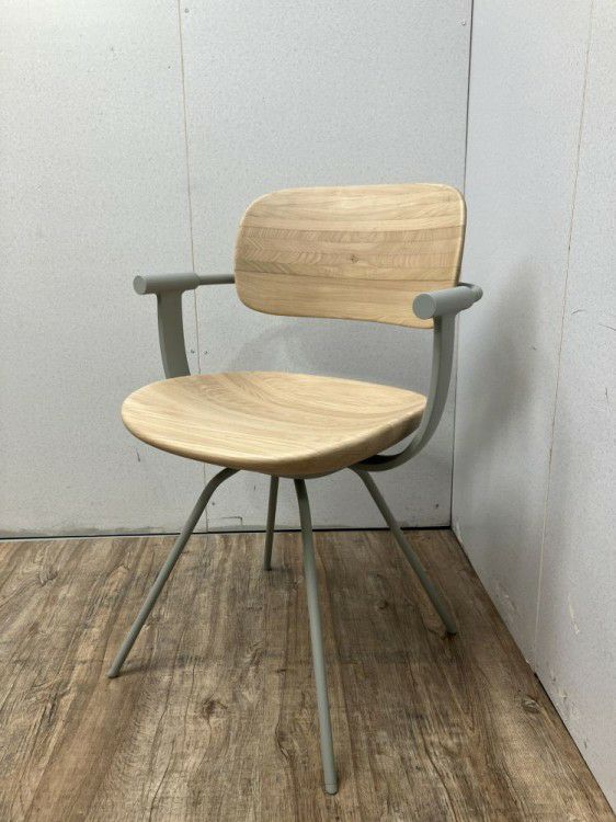 イトーキvertebra03（バーテブラ03 ）シリーズ 肘付バーテブラ03チェア 商品画像1