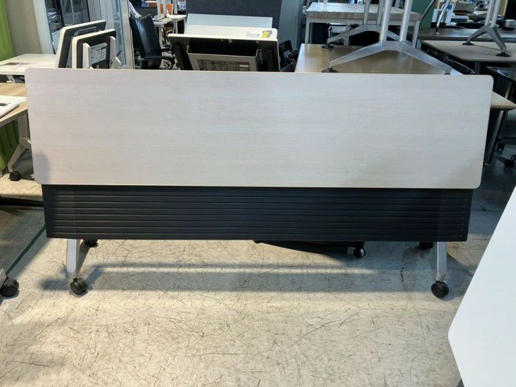 コクヨKTシリーズ 1800サイドスタックテーブル 商品画像1