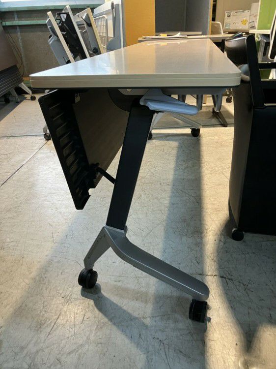 コクヨKTシリーズ 1800サイドスタックテーブル 商品画像6