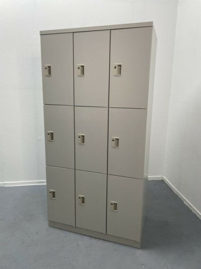 オカムラKZ-シリーズ 9人用ロッカー 商品画像1