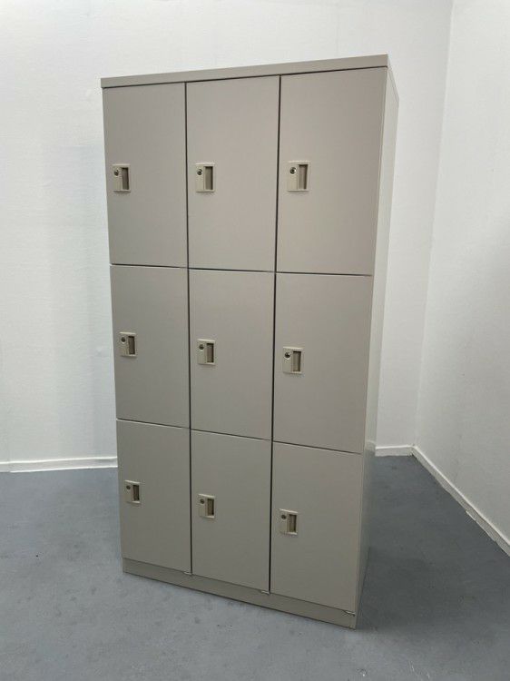 オカムラKZ-シリーズ 9人用ロッカー 商品画像1