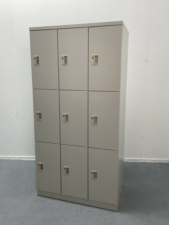 オカムラKZ-シリーズ 9人用ロッカー 商品画像1