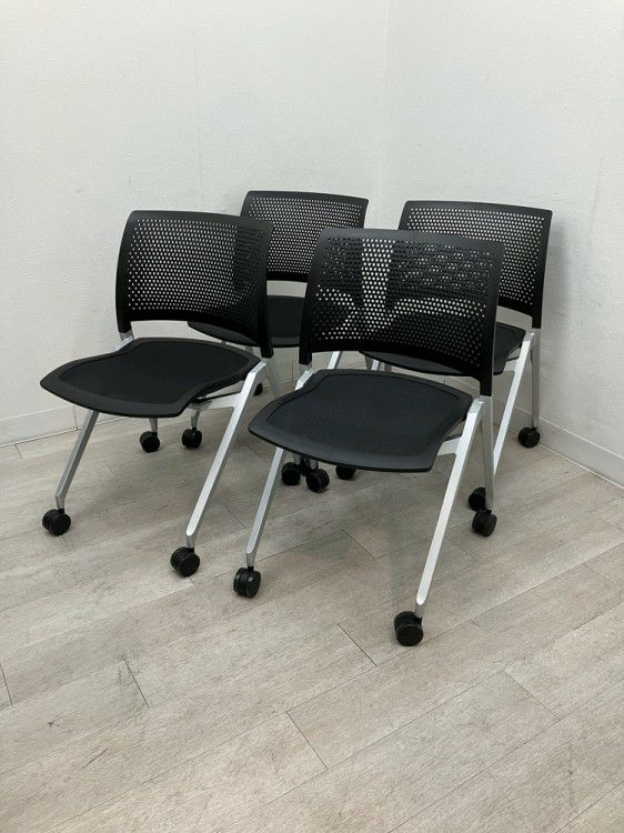 コクヨスプラインシリーズ ネスティングチェア4脚セット 商品画像1