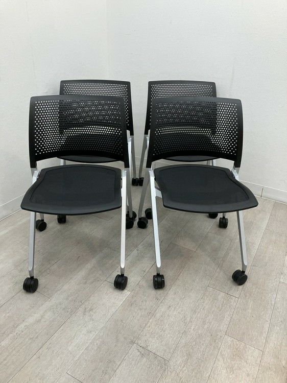 コクヨスプラインシリーズ ネスティングチェア4脚セット 商品画像2