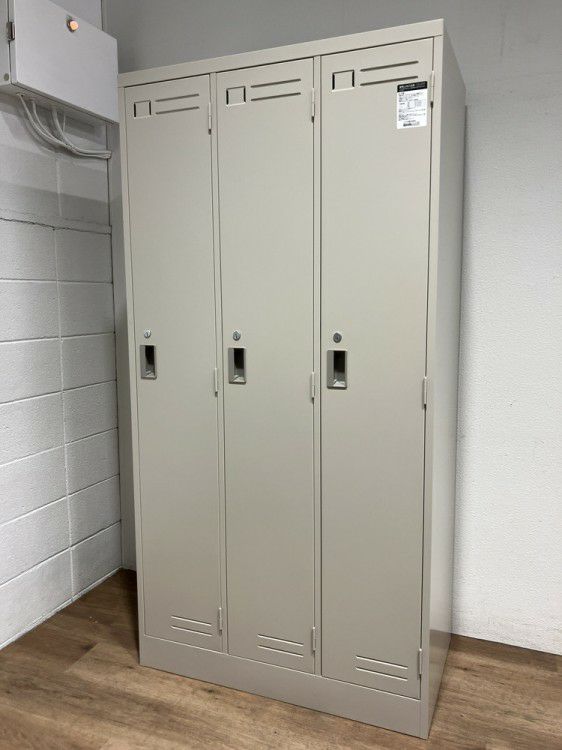 コクヨLKシリーズ　（コクヨ） 3人用ロッカー 商品画像1