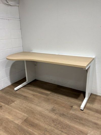 コクヨ診察デスクシリーズ 1600平デスク 商品画像1