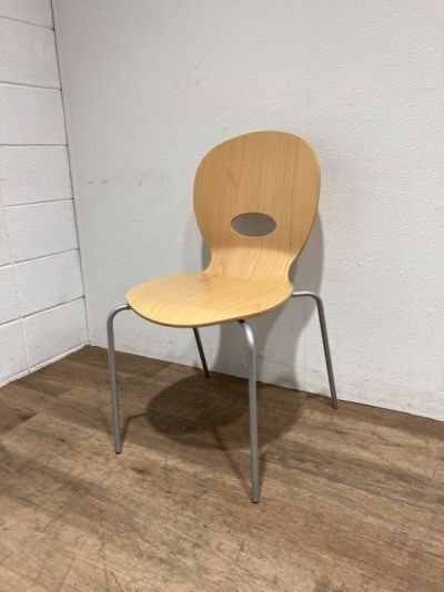 アイチ/パグホルツ スタッキングチェア | 無限堂ネットショップ