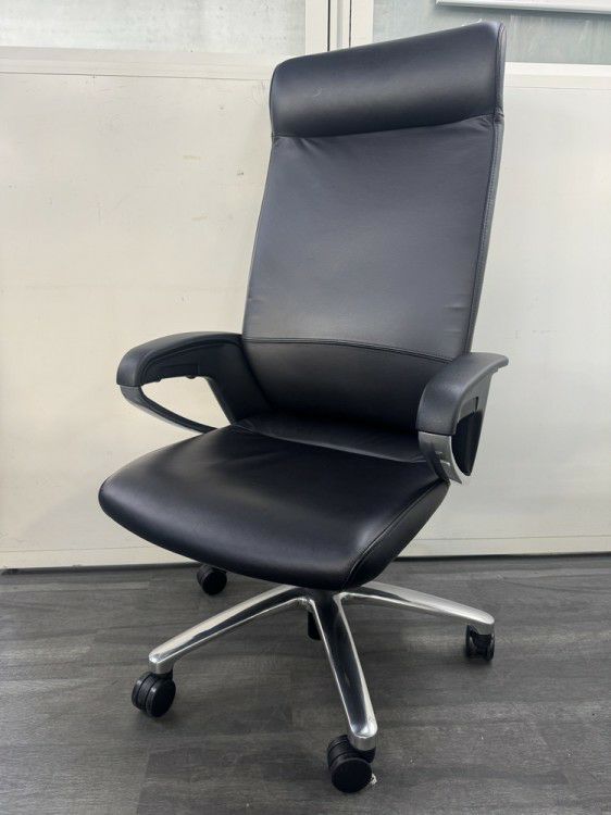 コクヨマネージメントチェア フィロソフィーシリーズ 固定肘付フィロソフィーチェア 商品画像1