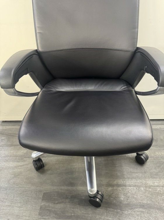 コクヨマネージメントチェア フィロソフィーシリーズ 固定肘付フィロソフィーチェア 商品画像5