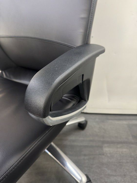コクヨマネージメントチェア フィロソフィーシリーズ 固定肘付フィロソフィーチェア 商品画像6